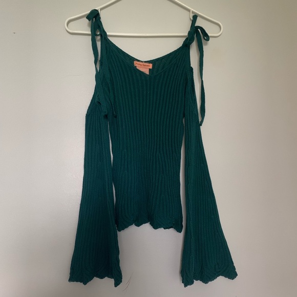 Unique Sweater. - Picture 2 of 4